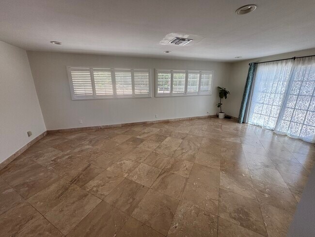 Foto del edificio - 677 Taft Ct
