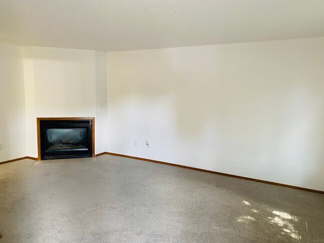 Foto del edificio - Freshly updated TH unit with private back ...