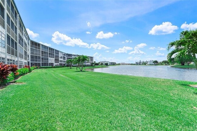 Building Photo - 1043 Exeter C