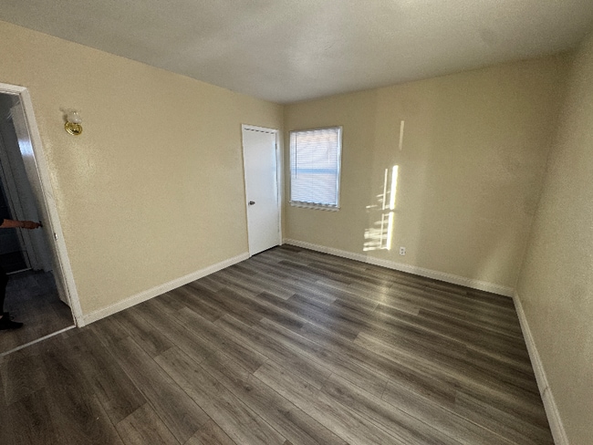 Building Photo - 1118 Magnolia Ave W