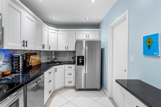 Foto del edificio - 3111 Oakland Shores Dr