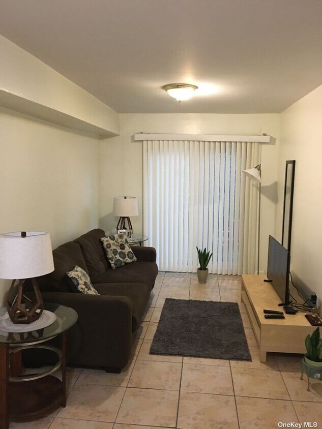 Foto principal - 985 Halsey St