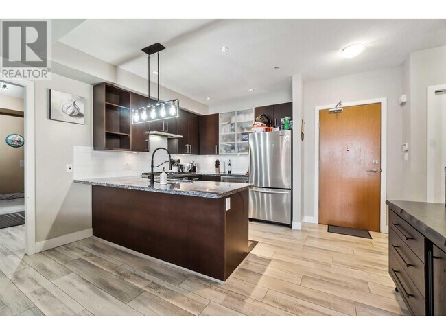 Photo du bâtiment - 14300 Riverport Way