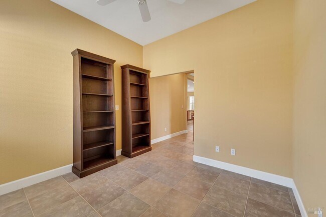 Building Photo - 523 Twin Pines Dr