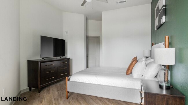 Building Photo - 7311 Baymeadows Way