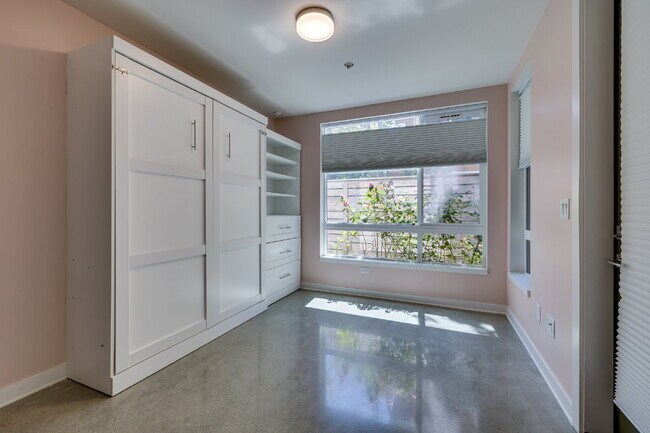 Foto del edificio - Luxury Capitol Hill Townhome Available Now!