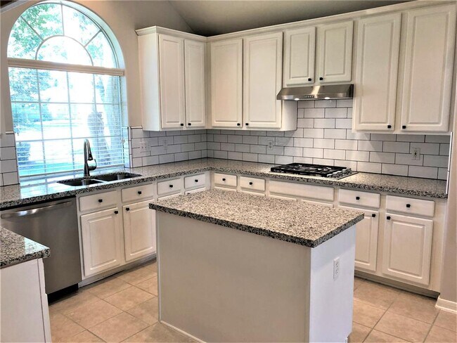 Building Photo - 1302 Pine Trail