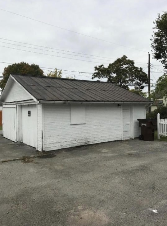  - 920 E Market St