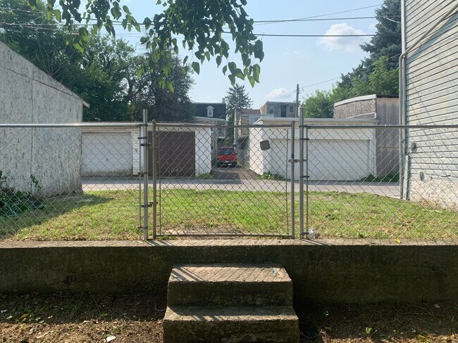 Building Photo - House with Yard and Parking-Video in the P...