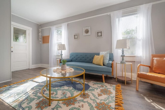 Building Photo - 5706 N Suwanee Ave