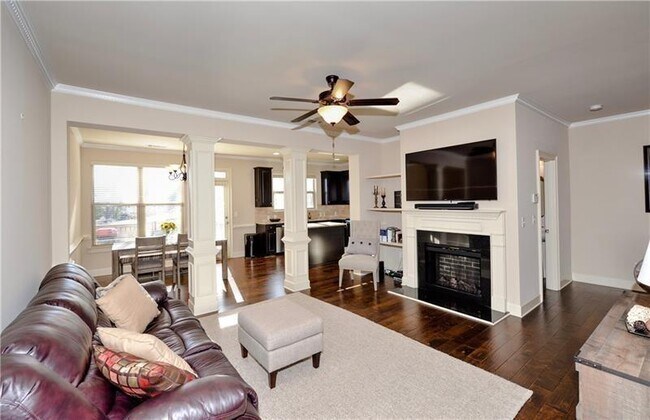 Foto del edificio - 2349 Whiteoak Way SE