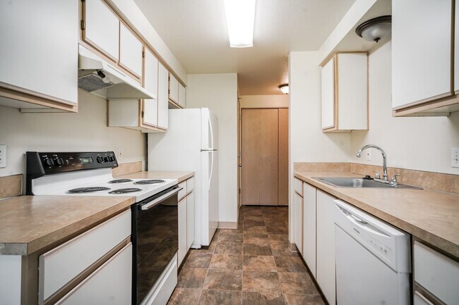 Foto del edificio - Live by the Lake-- Quiet Corvallis Living - REDUCED RENT!