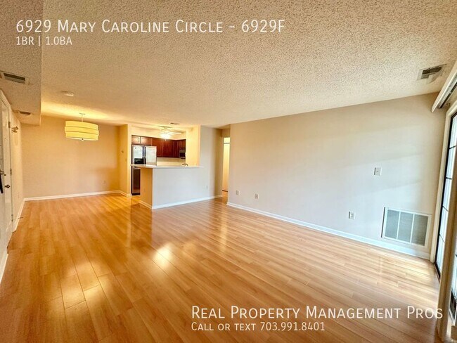 Building Photo - Walk to retail in the heart of Kingstowne ...