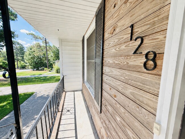 Foto del edificio - 128 S Wrenwood Dr