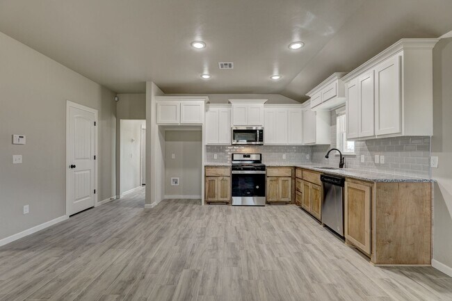 Foto del edificio - New Duplex For Lease in Noble on large lot. $500.00 off 1st month's rent with a 2 year lease!