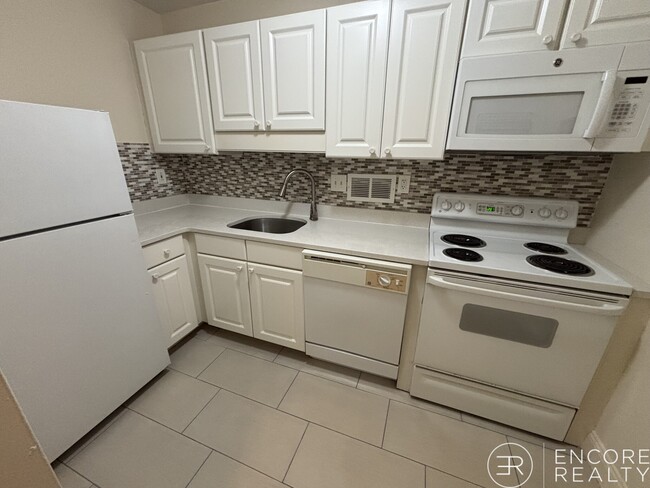 Building Photo - 101 Monmouth St