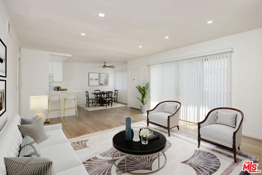 Foto principal - 12801 Moorpark St