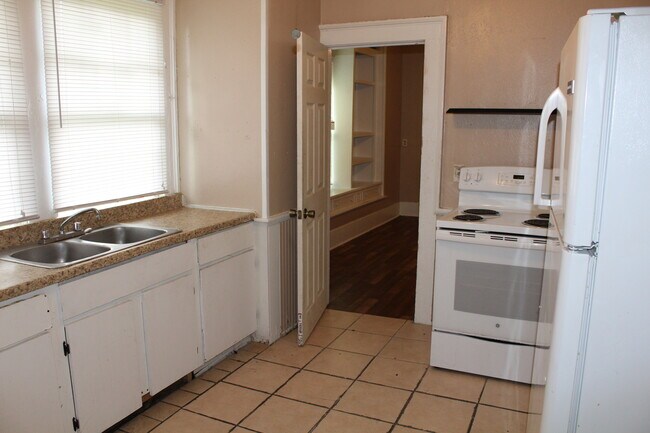 Building Photo - 2229 Procter St, Port Arthur, TX