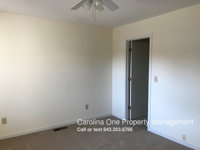 Building Photo - 1252 Marshview Dr