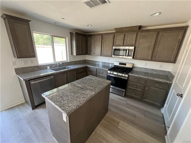 Foto del edificio - Stunning Canyon Hills Home