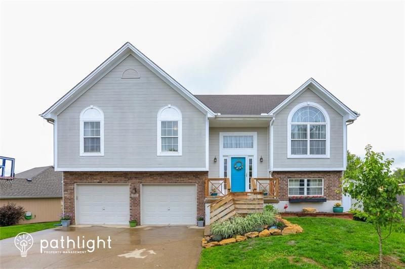 Foto principal - 705 SW Hillside Ct