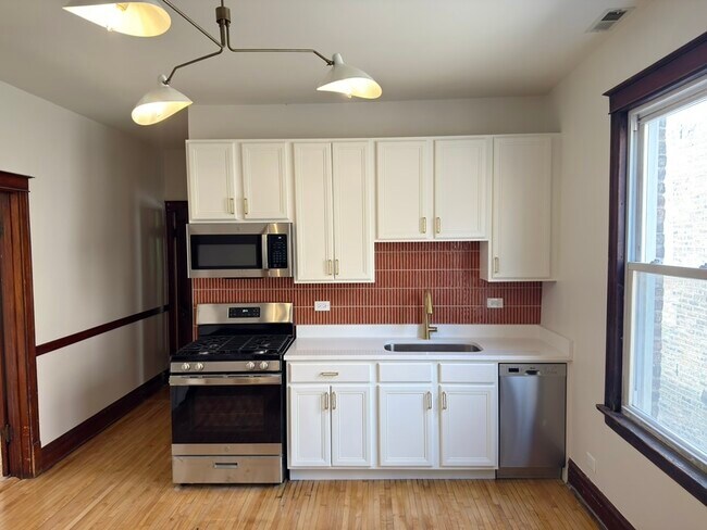 Building Photo - 2528 W Cortez St