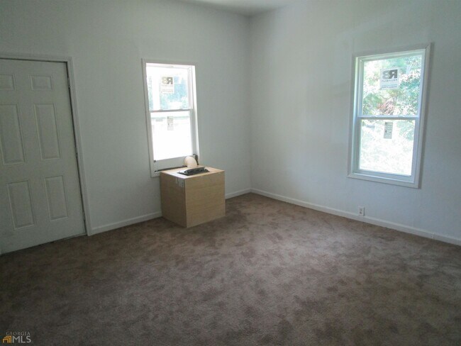Building Photo - 1247 Kitchens St