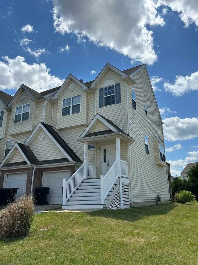 Foto del edificio - COMING SOON! Townhouse in Dover