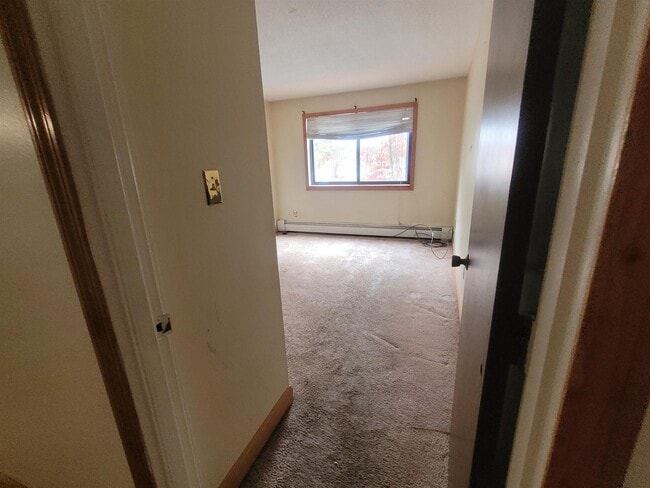 Building Photo - 8 Lancelot Court