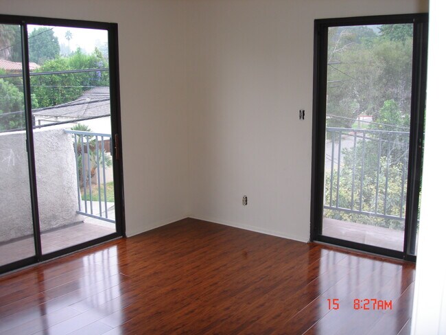 Building Photo - 4267 Beverly Glen Blvd