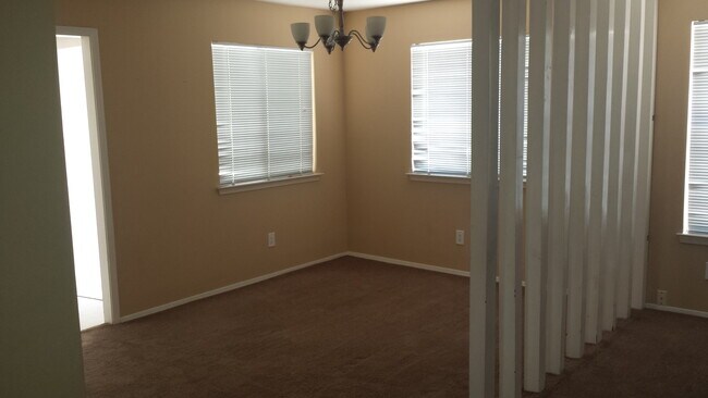 Foto del edificio - 9400 Admiral Nimitz Ave NE