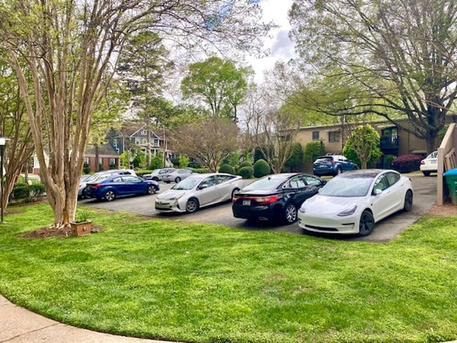 Photo - The Grove -Fully furnished-all Utilities -... Apartment