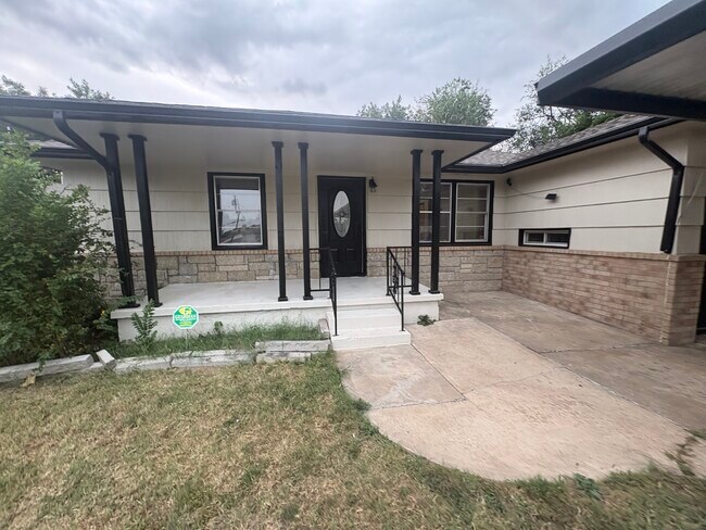 Building Photo - 2520 SW 45th St
