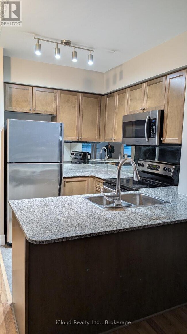 Photo du bâtiment - 8 Scollard St