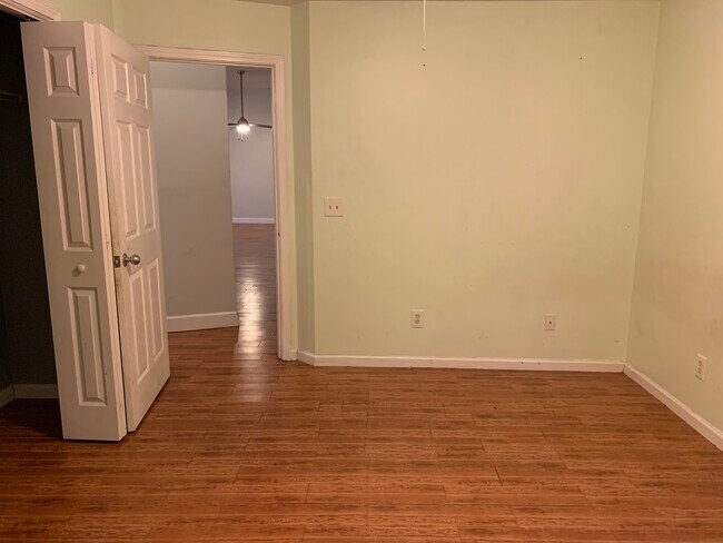 Building Photo - 3204 Southern Hills Cir W