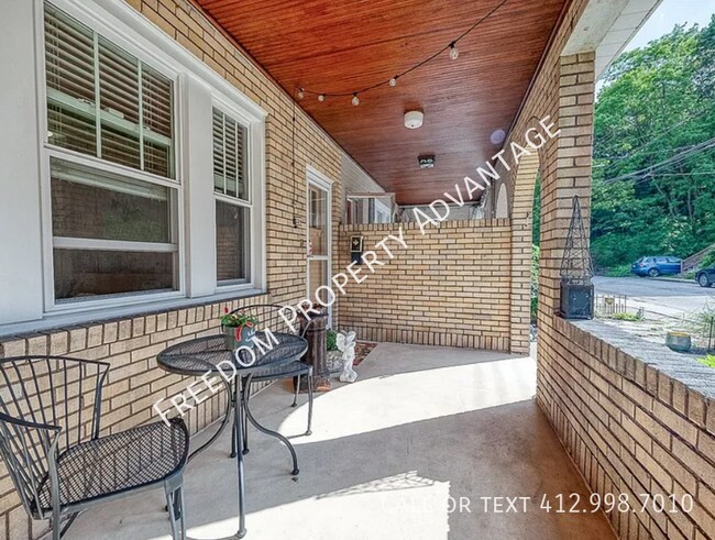 Foto del edificio - 228 Lavina Ave