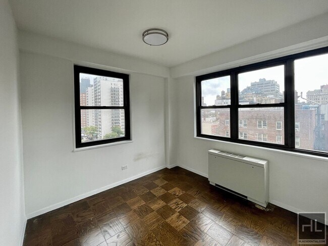 Building Photo - E 16 ST