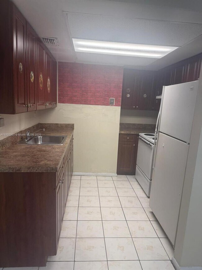 Foto del edificio - 2200 NW 59th Wy