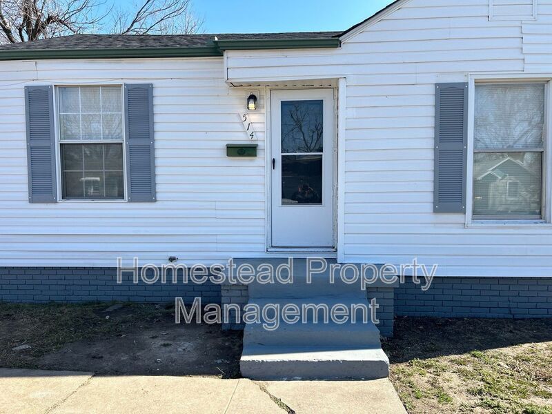Primary Photo - 514 E Rickenbacker Dr