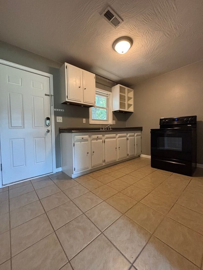Building Photo - Recently Remodeled 2 Bedroom in West Sprin...