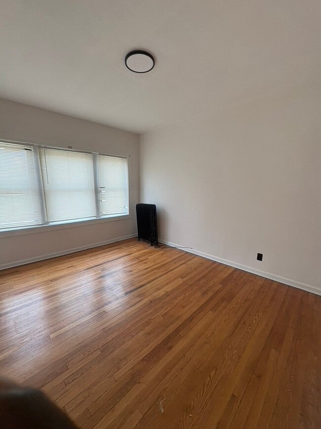 Photo - 7331 S Yale Ave (Chicago, IL) Apartment