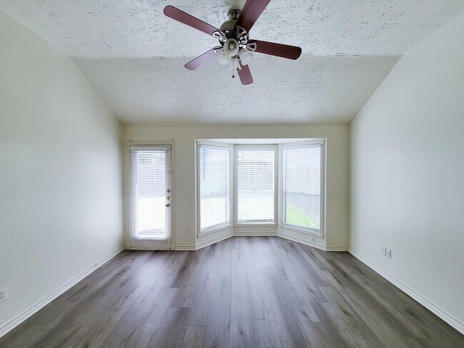 Foto del edificio - 2118 Creekshire Dr