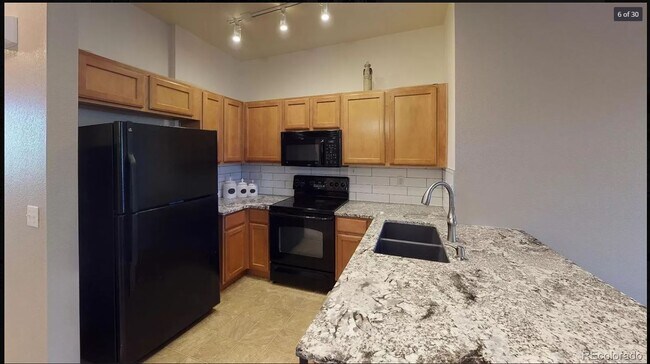 Foto del edificio - 9300 E Florida Ave