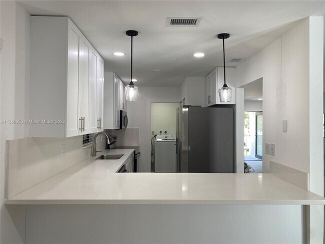 Foto del edificio - 3624 SW 16th St