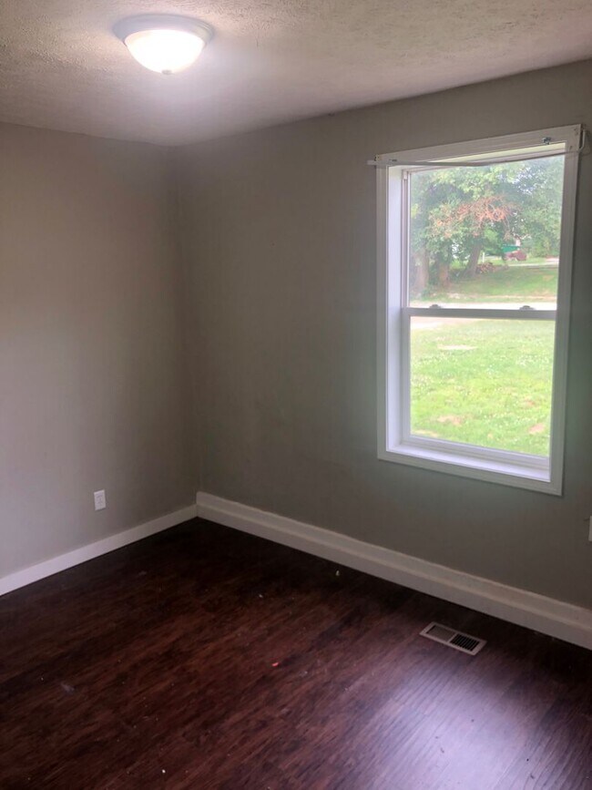 Foto del edificio - 360 E Walnut St