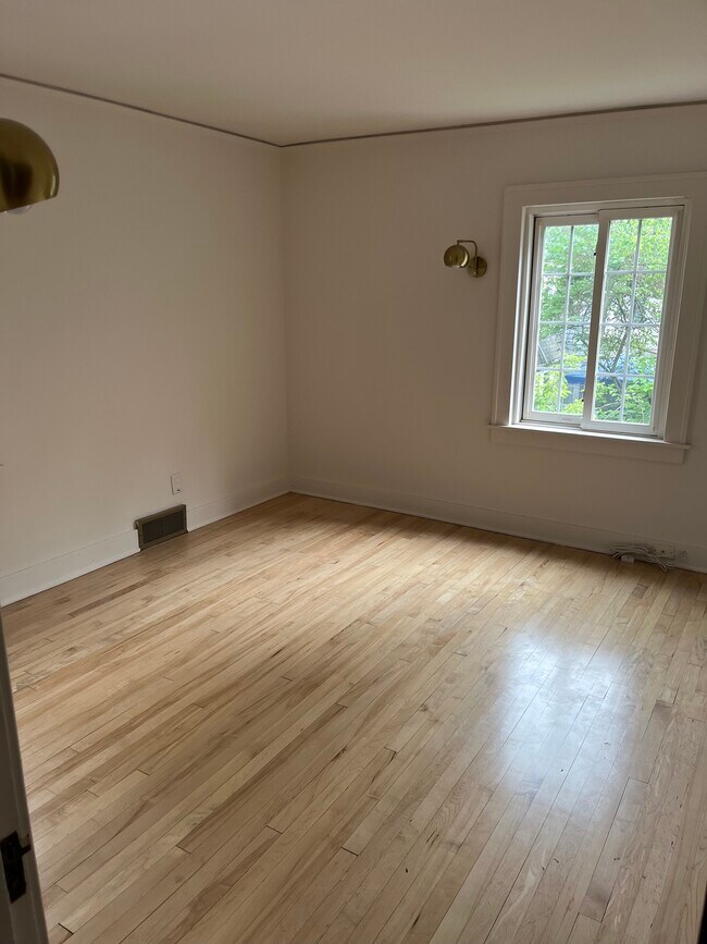 Bedroom 2 - 1324 Wells St