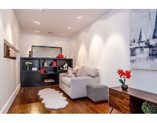 Building Photo - 2442 Beacon St