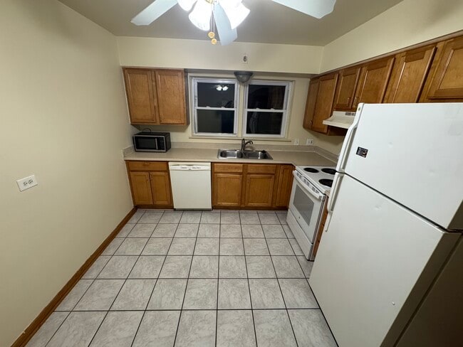 Foto del edificio - 1225 N La Grange Rd