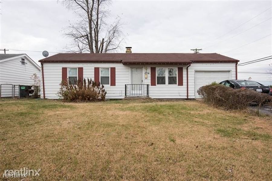 Primary Photo - 60 W Adams Dr