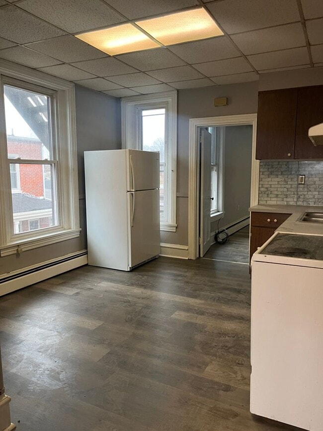 Building Photo - 625 Chestnut St